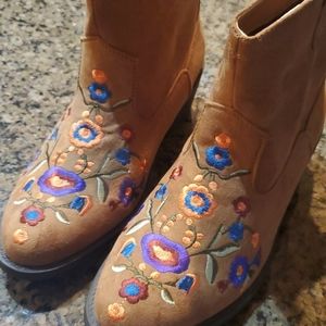 Embroidered  suede boots